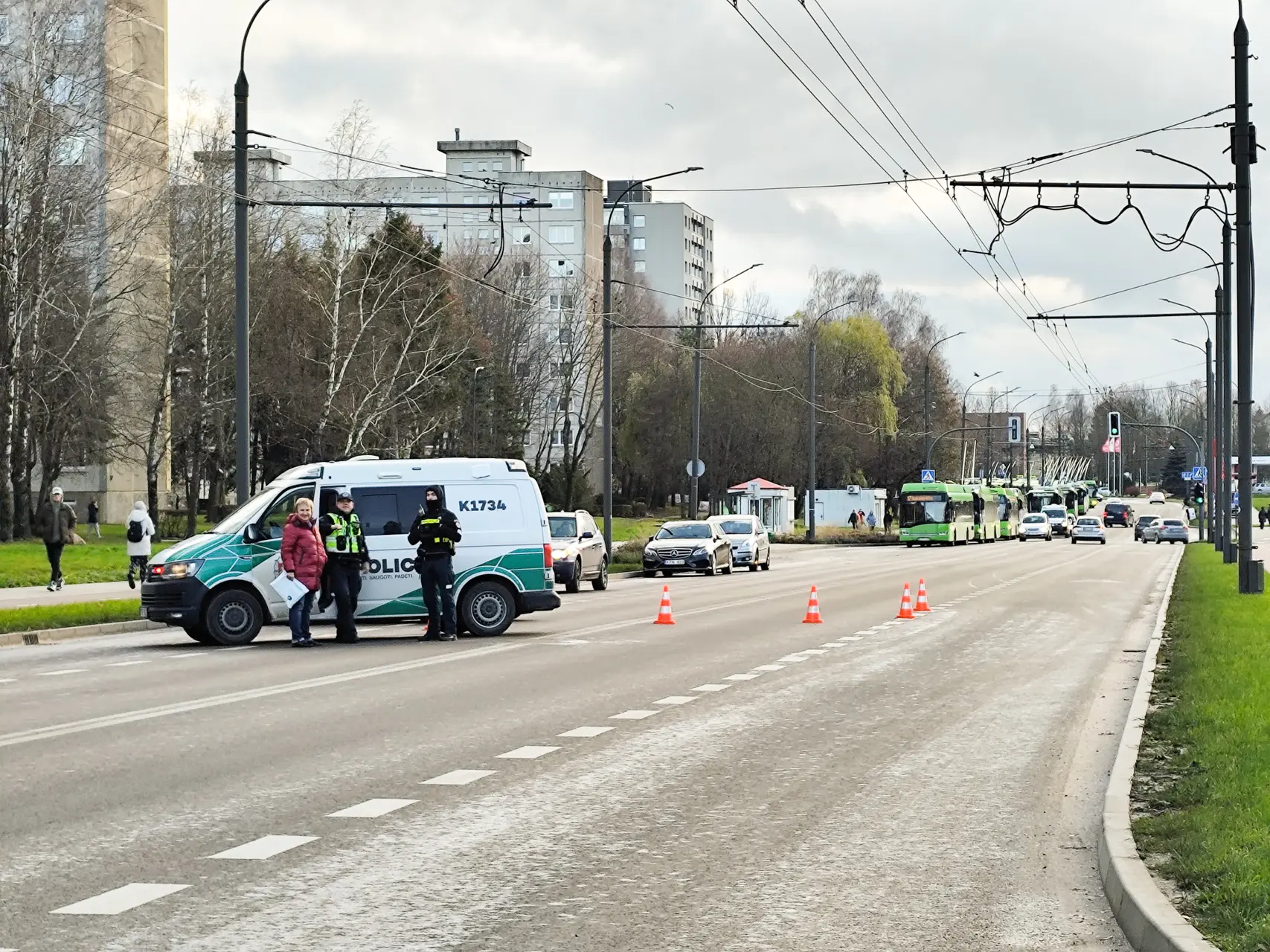 Nuvirtęs stulpas užblokavo eismą