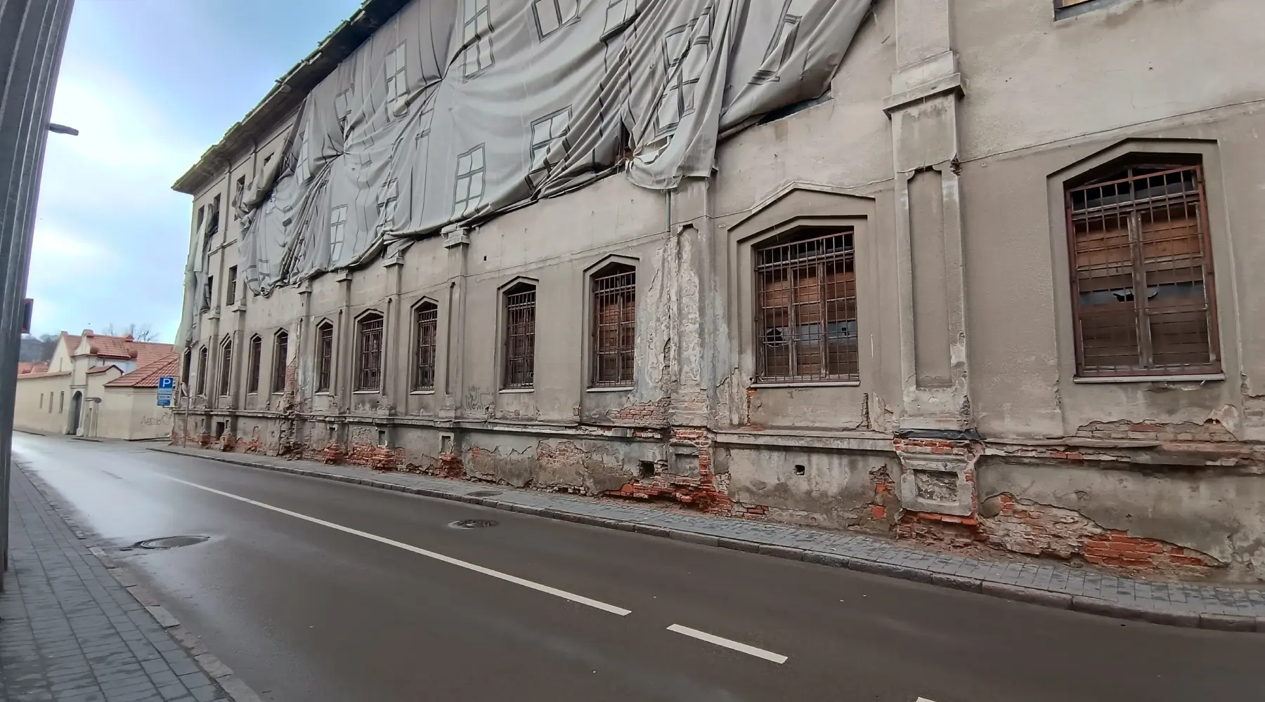 Apleista senoji žydų ligoninė (Aleksandro Znamerovskio nuotr.)