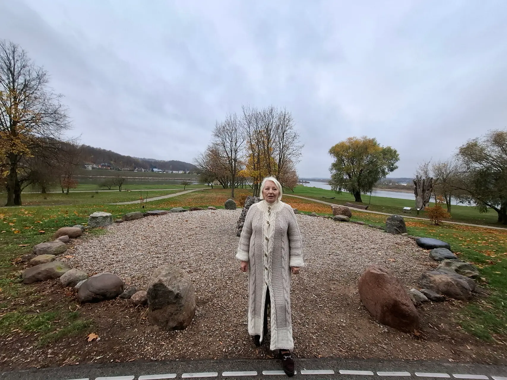 Regina Karmazaitė-Valtenberga prie Kauno santakos aukuro./S. Javaitytės nuotr.