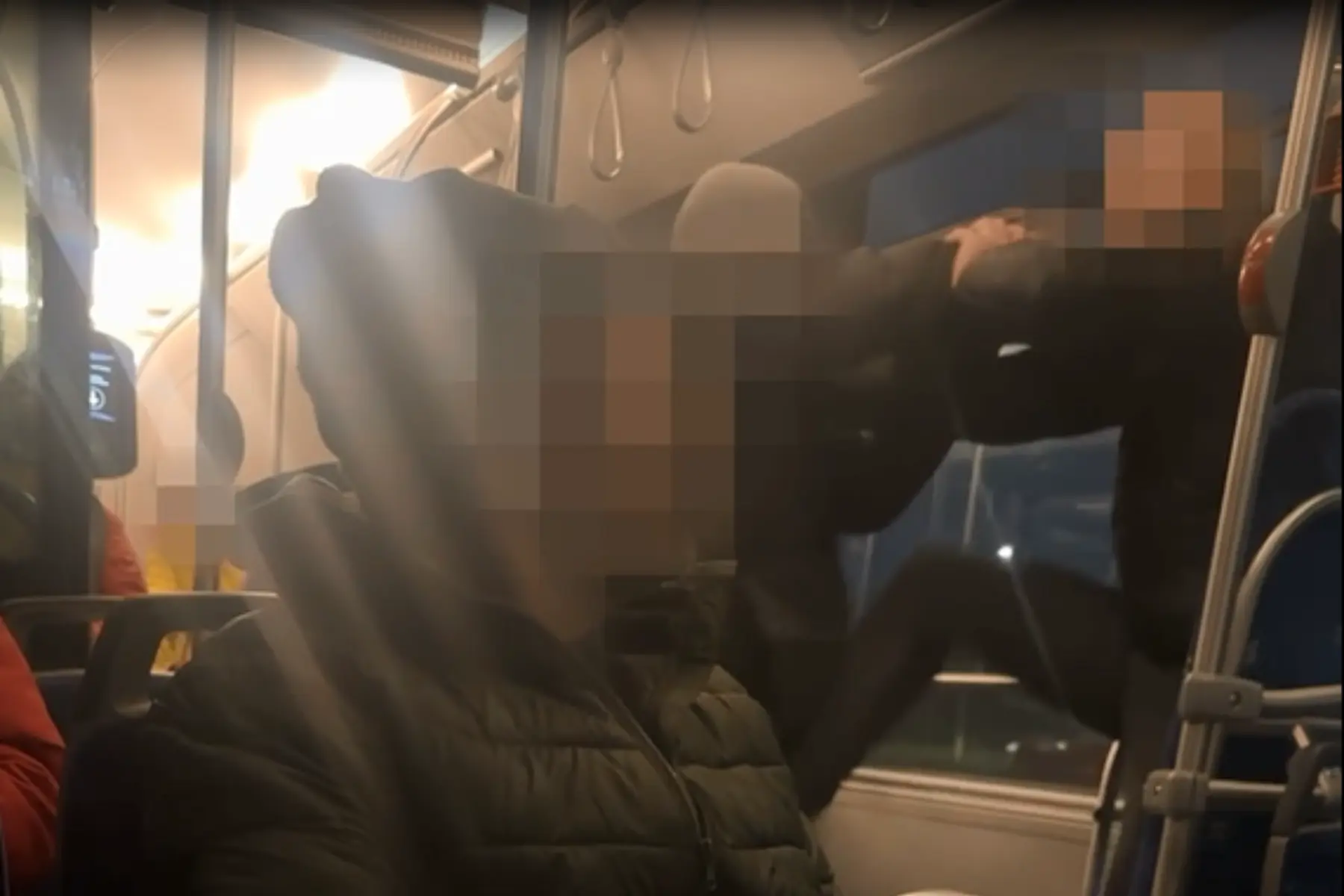 Muštynės autobuse