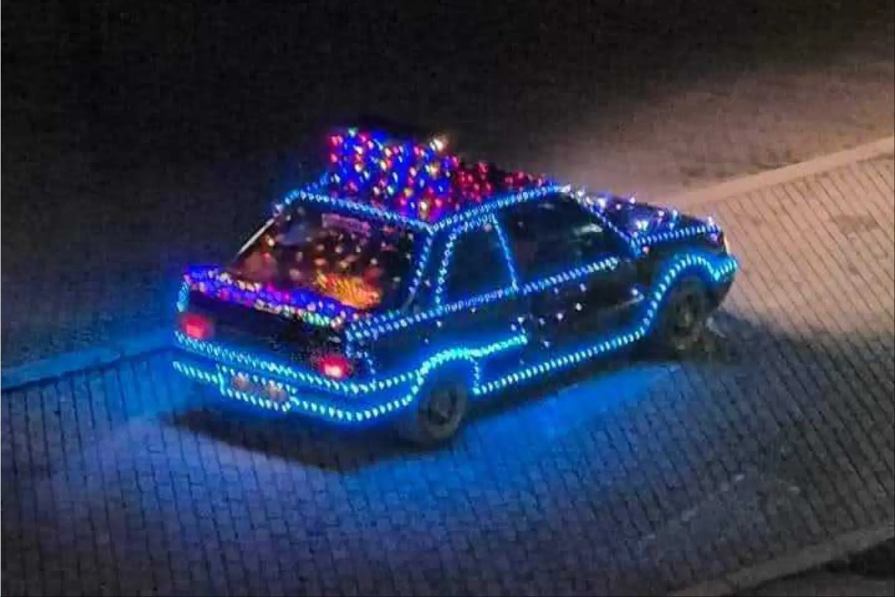 Šventiškas automobilis / Skaitytojų nuotr.