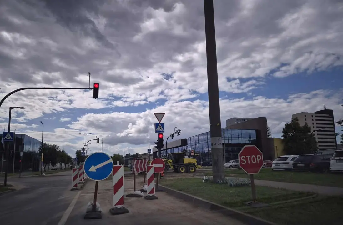 Keisti kelio žymėjimai / Skaitytojų nuotr.