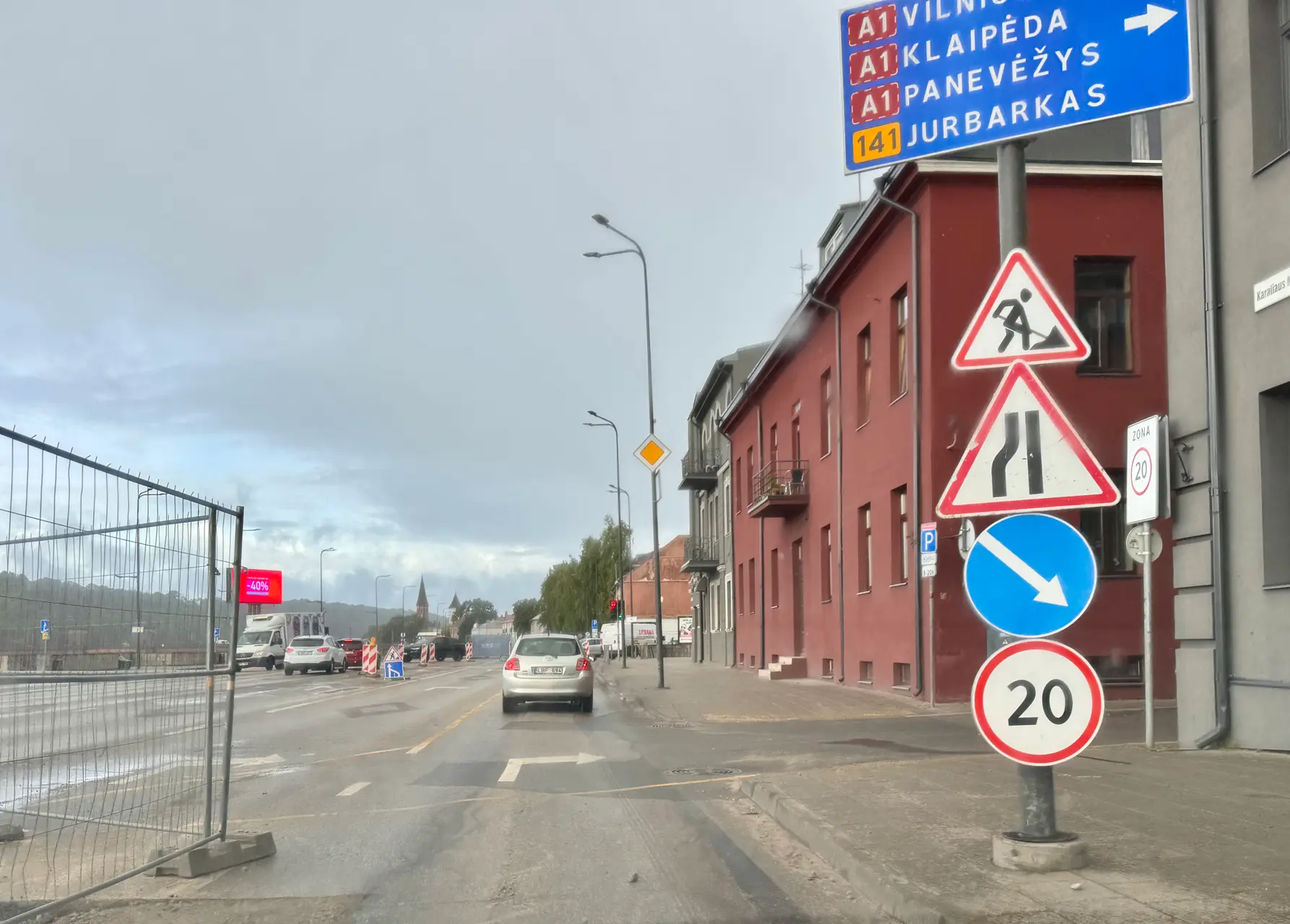 Keisti eismo reguliavimo ženklai / Kas vyksta Kaune skaitytojų nuotr.