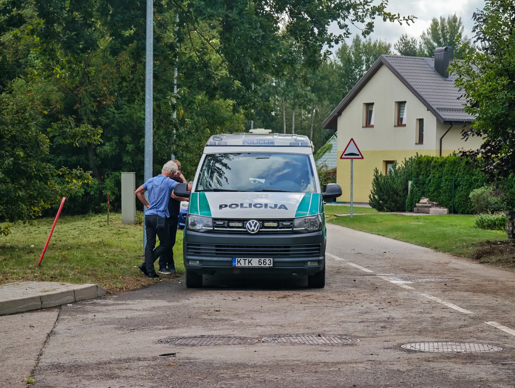 Išpjautos tujos Vičiūnuose