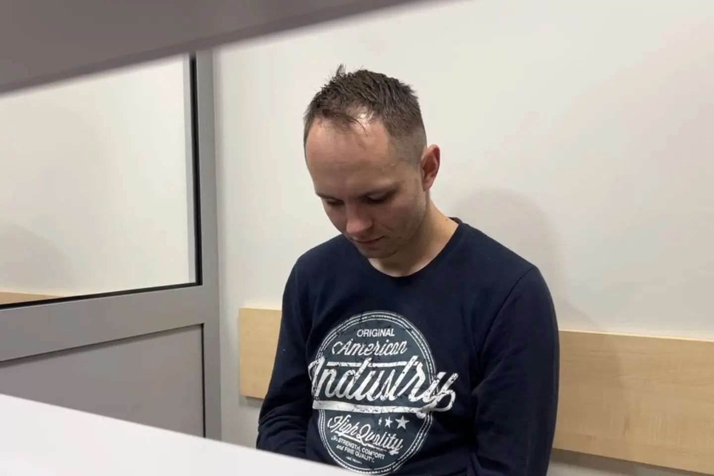 Į Kauno apylinkės teismą pristatytas Benas Mikutavičius / Lrytas.lt nuotr.