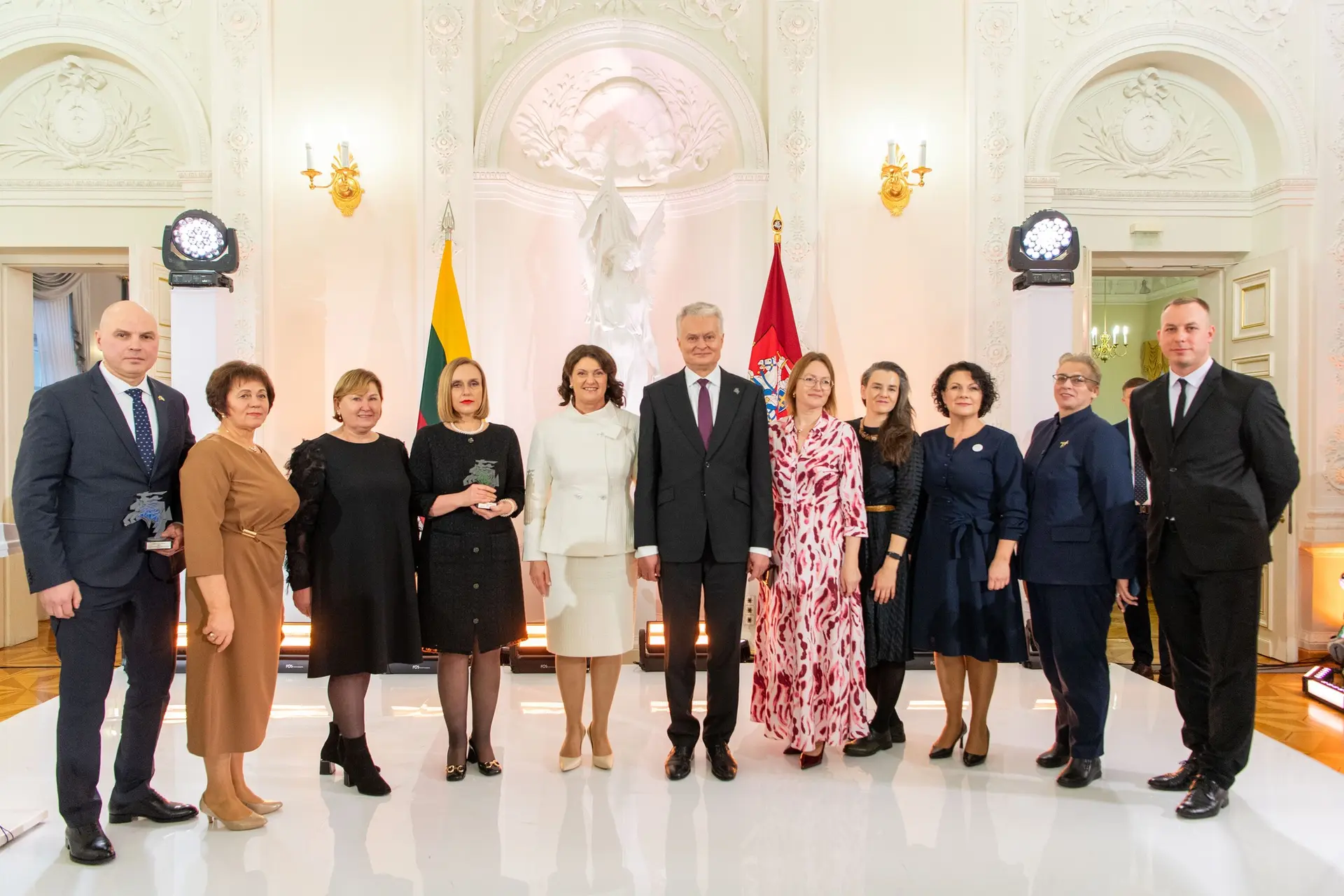 Prezidentas apdovanoja geriausių „Lietuvos galios“ iniciatyvų autorius.