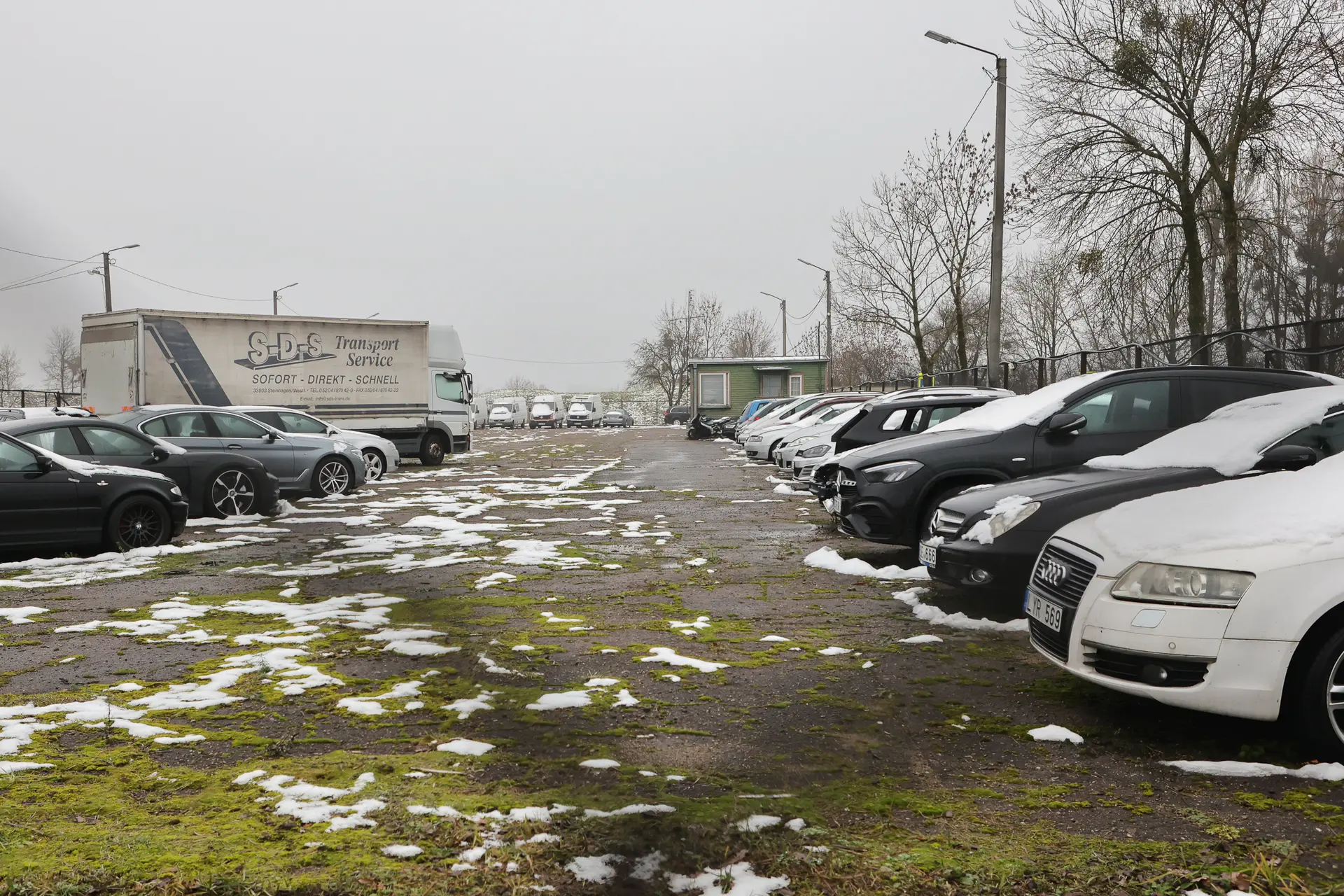 Konfiskuotų automobilių saugojimo aikštelė / R. Tenio nuotr.