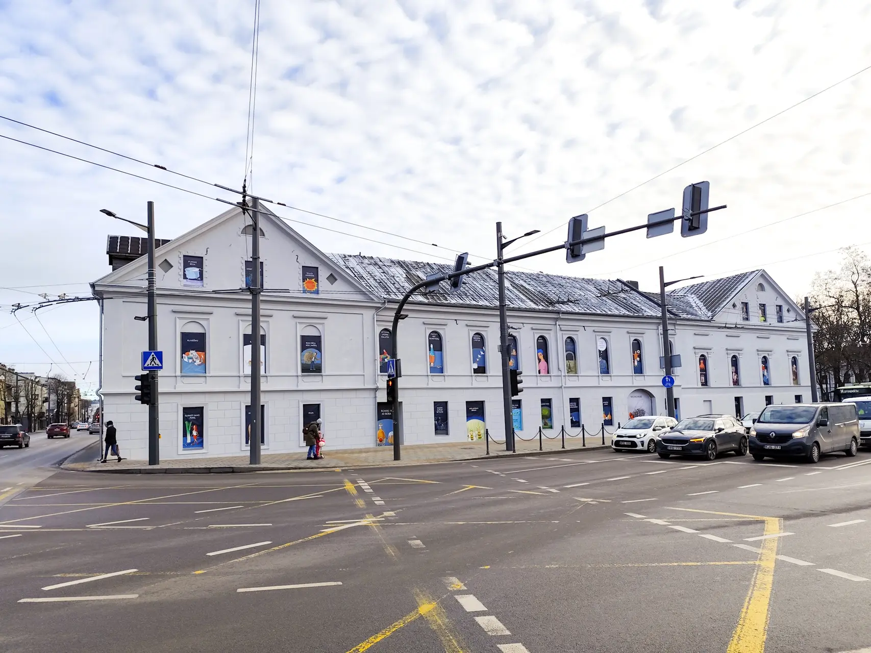 XIX a. pastatą pagyvino menininkės Hertos Burbės keistamintės-kalbainiai./R. Tenio nuotr.