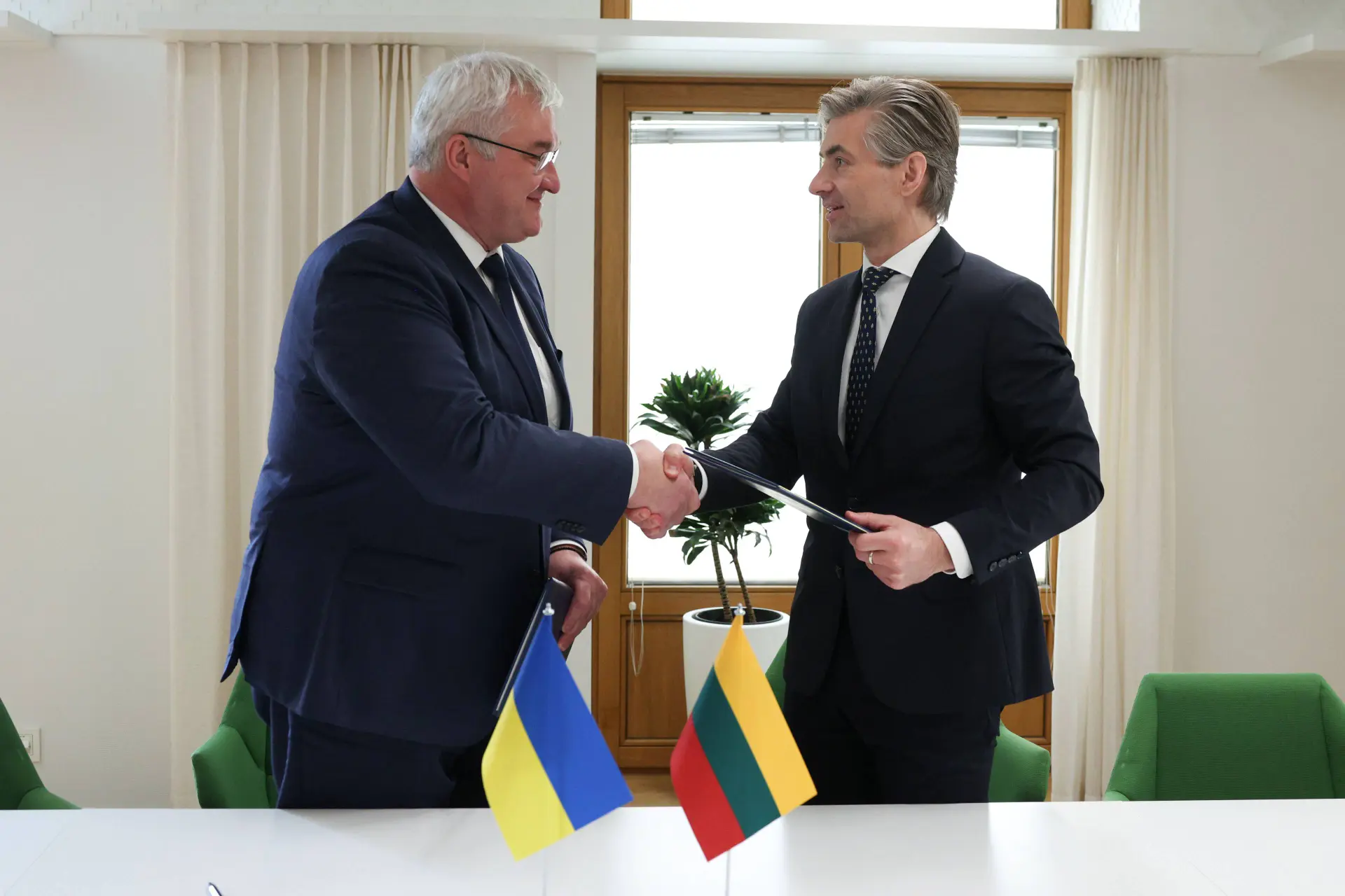 K. Budrys ir A. Sybiha