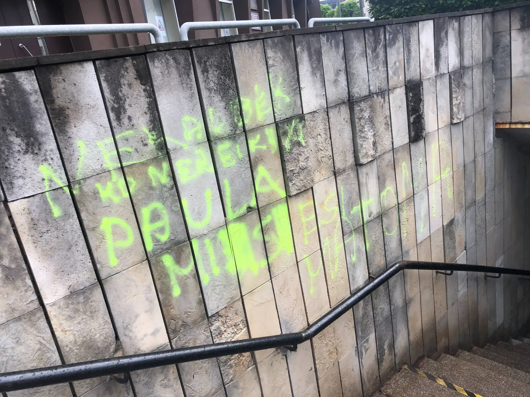 Užrašas perėjoje / Skaitytojo nuotr.
