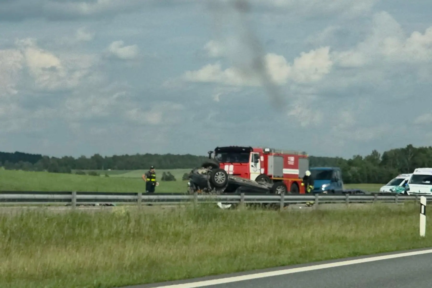 A1 magistralėje apvirto automobilis