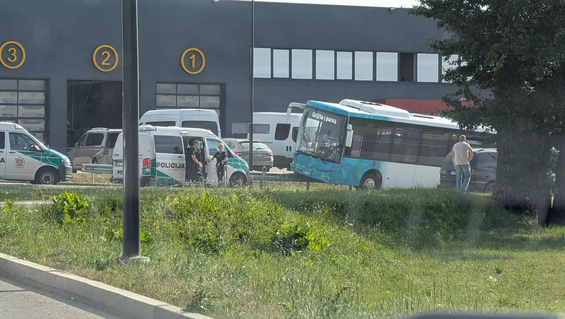 Avarija B. Brazdžionio g. / Skaitytojo nuotr.