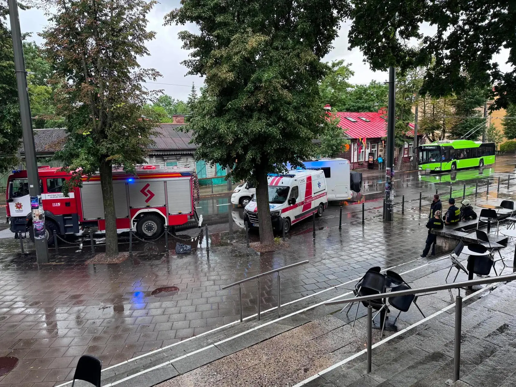 Tarnybos skubėjo į Kauno paveikslų galeriją