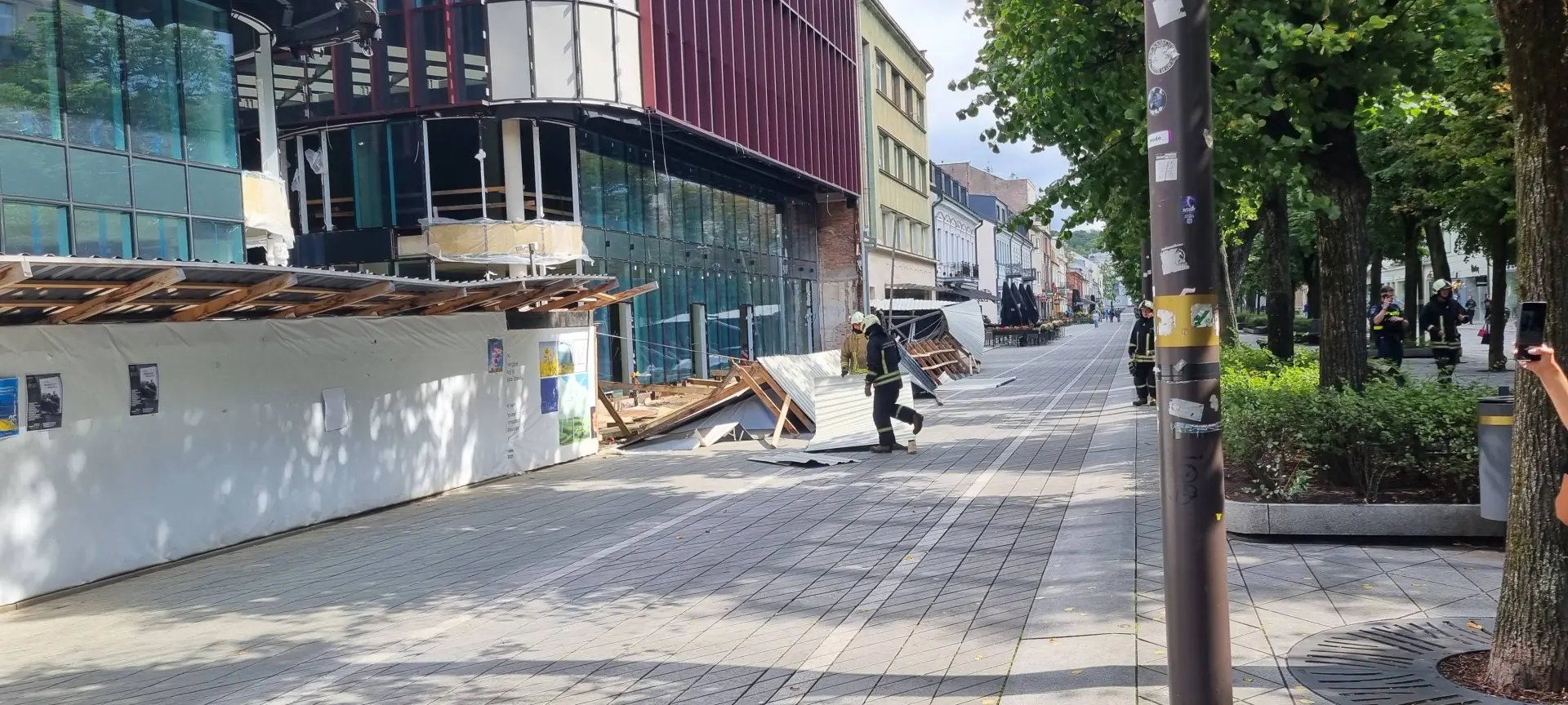 Stipraus vėjo padariniai Laisvės al. / Skaitytojų nuotr.