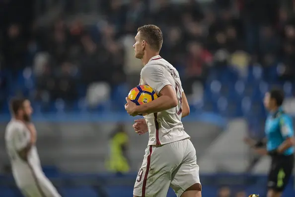 dzeko pallone in mano sassuolo