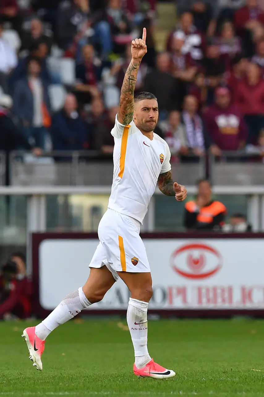 kolarov esulta gol torino roma