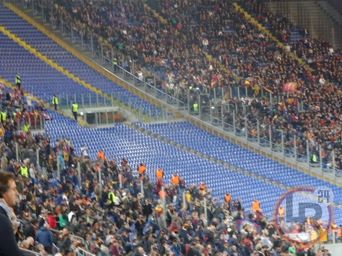 settore ospiti vuoto