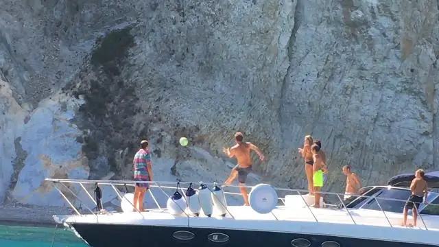 398318 thumb full totti 16082017