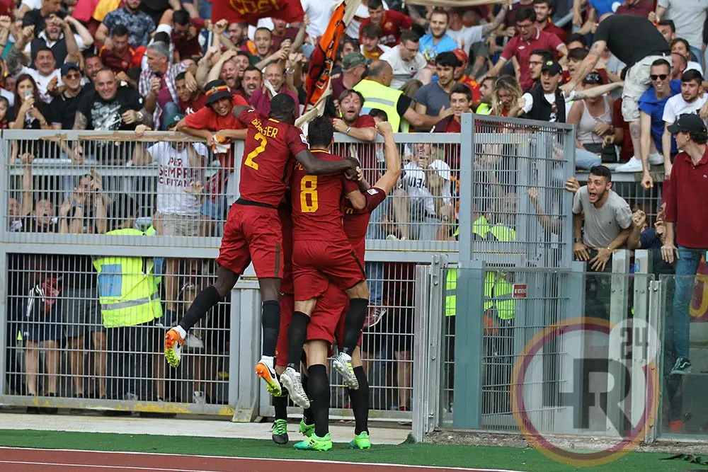 abbraccio sotto curva