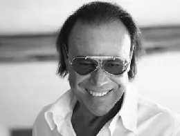 antonello venditti sorride