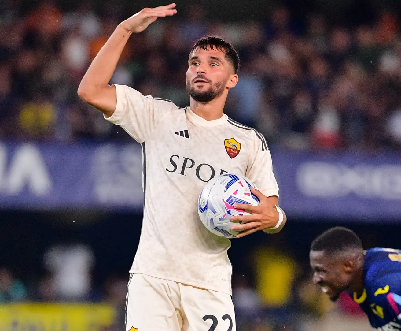 aouar verona roma esultanza gol