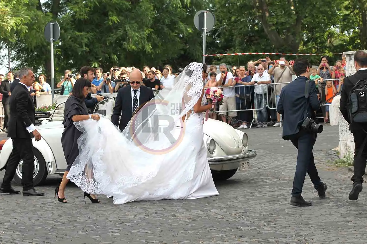 arrivo sposa strascico matrimonio florenzi foto gino