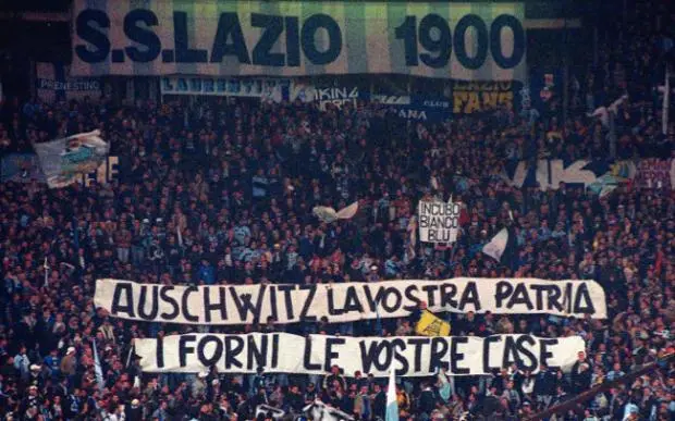 auschwitz striscione