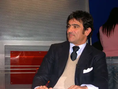 avv conte seduto