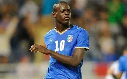 balotelli insulta