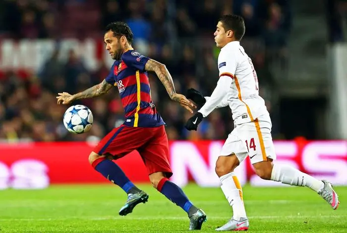 barcellona roma dani alves iago falque