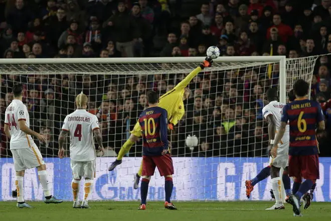 barcellona roma szczesny parata