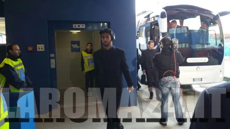 benatia arriva allo stadio sassuolo roma