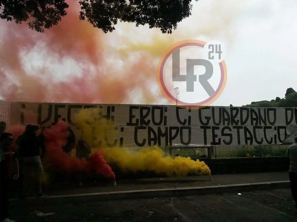 campo testaccio striscione