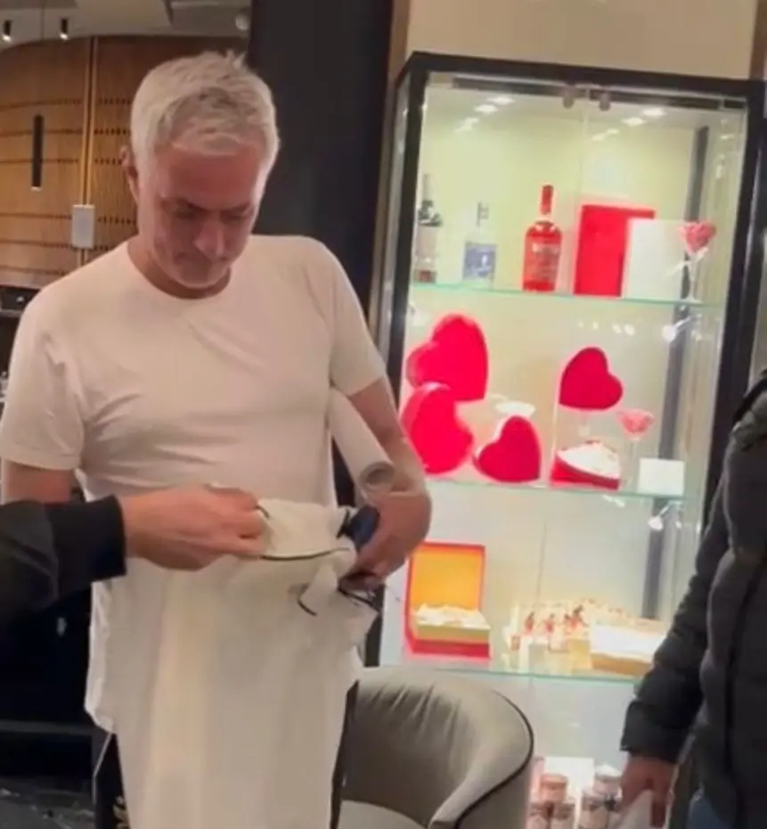 cartellone mourinho tifosi roma torino