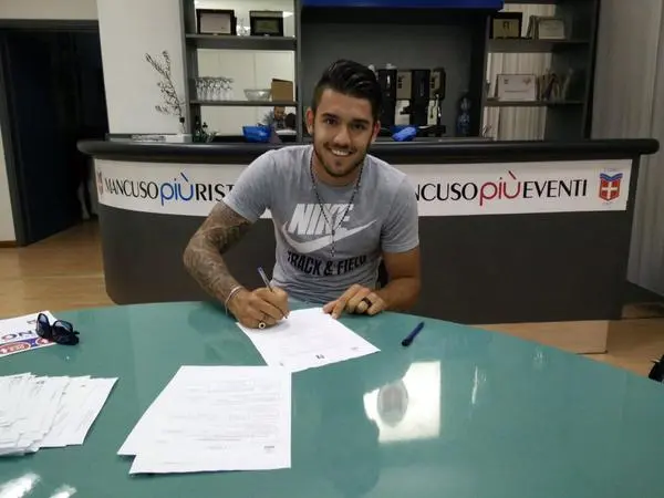 casasola firma contratto como