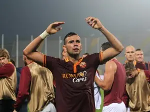 castan esulta dopo partita braccia alzate 2014