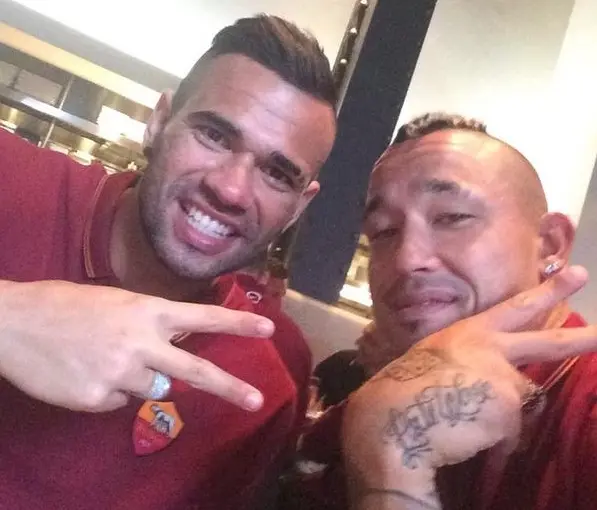 castan nainggolan borghese saluto1