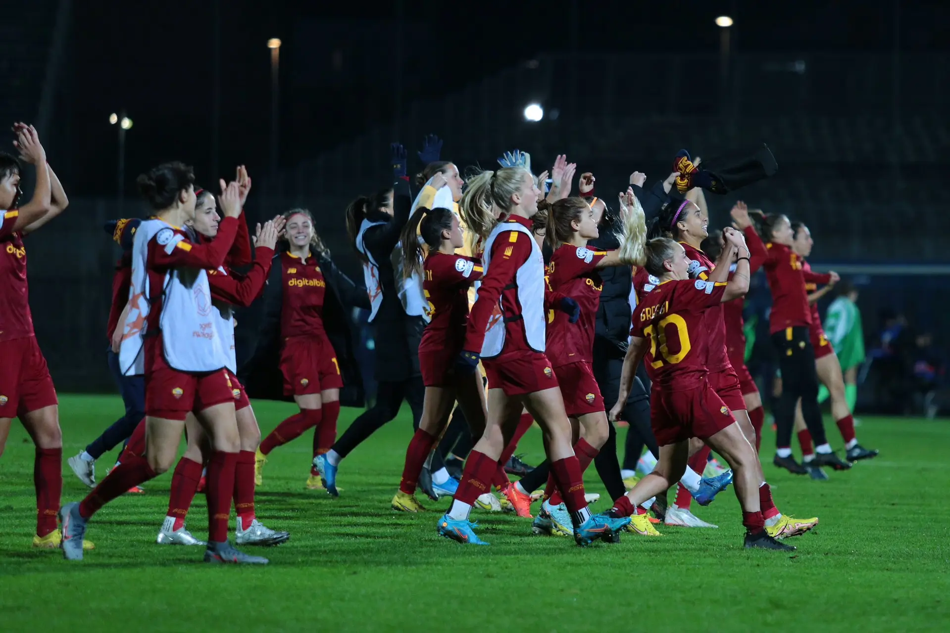 champions league femminile roma wolfsburg esultanza squadra 2