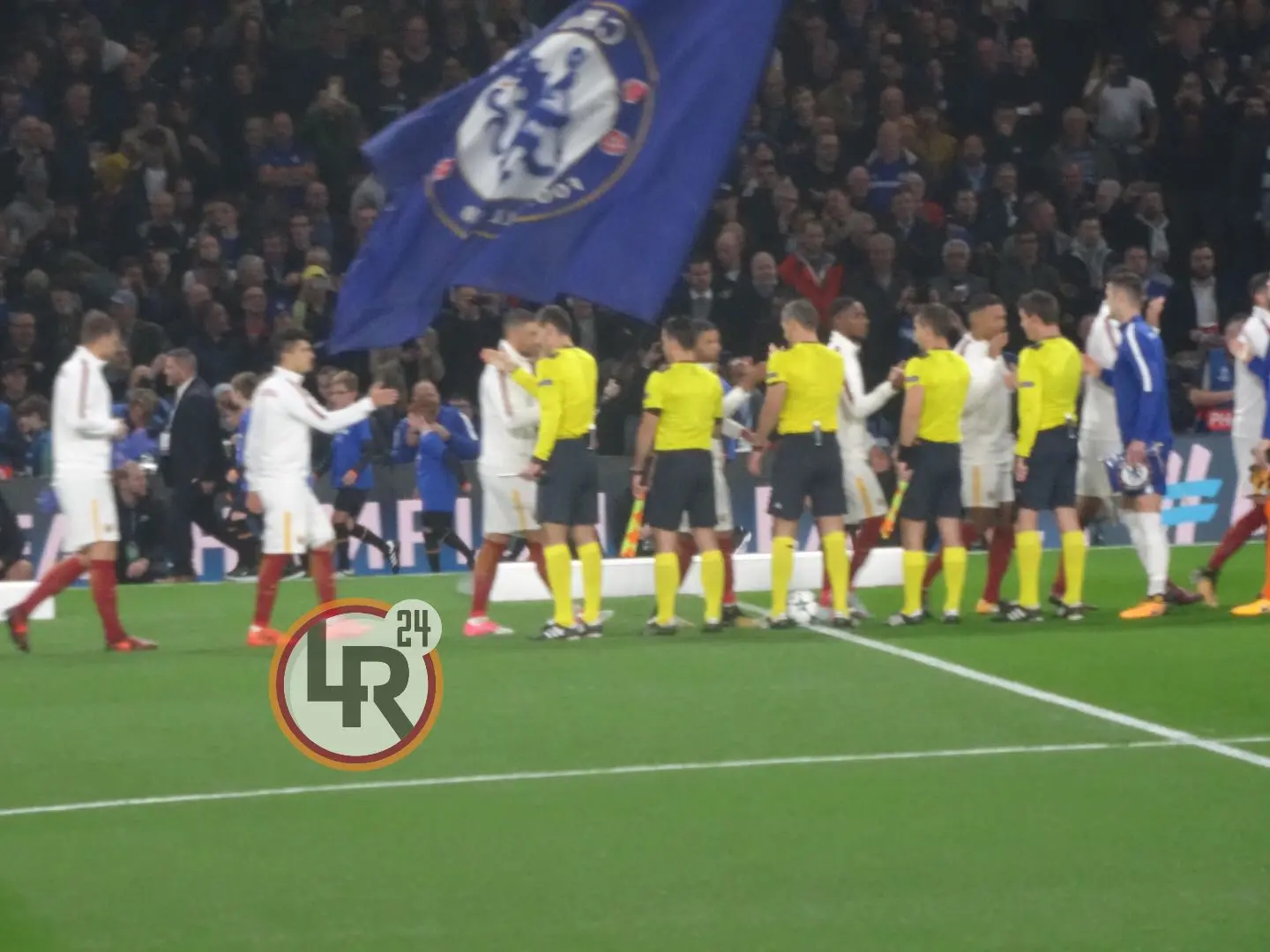 chelsea roma saluti sfocata