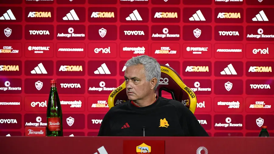 conferenza trigoria mourinho