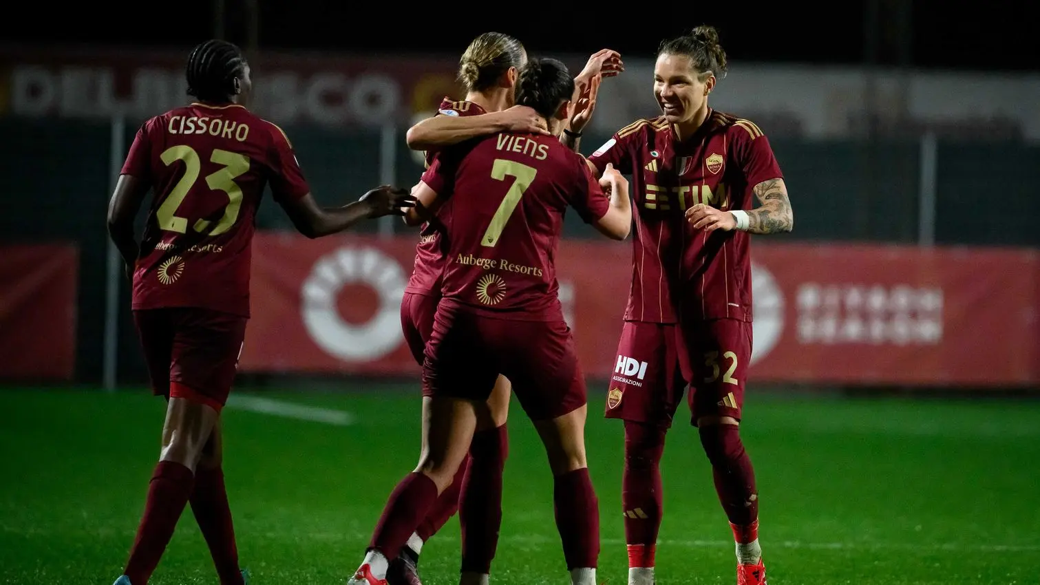 coppa italia femminile roma napoli esultanza squadra 2