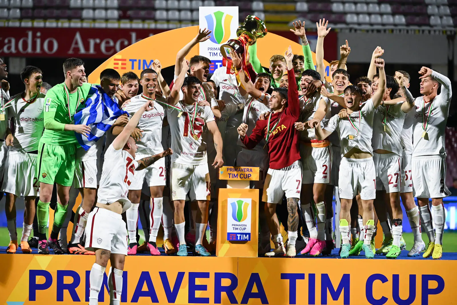 coppa italia primerva roma con trofeo