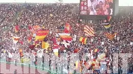 curva sud bandiere roma bologna