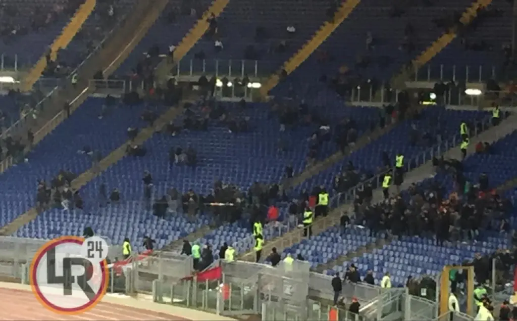curva sud prime file vuote