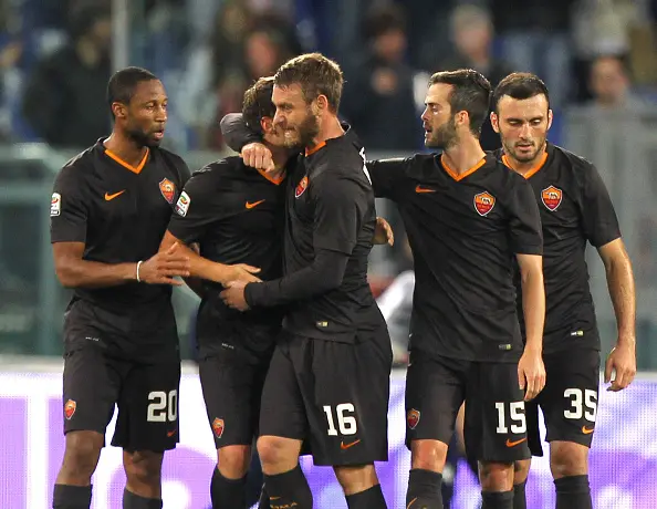 de rossi abbraccia ljajic roma torino 091114