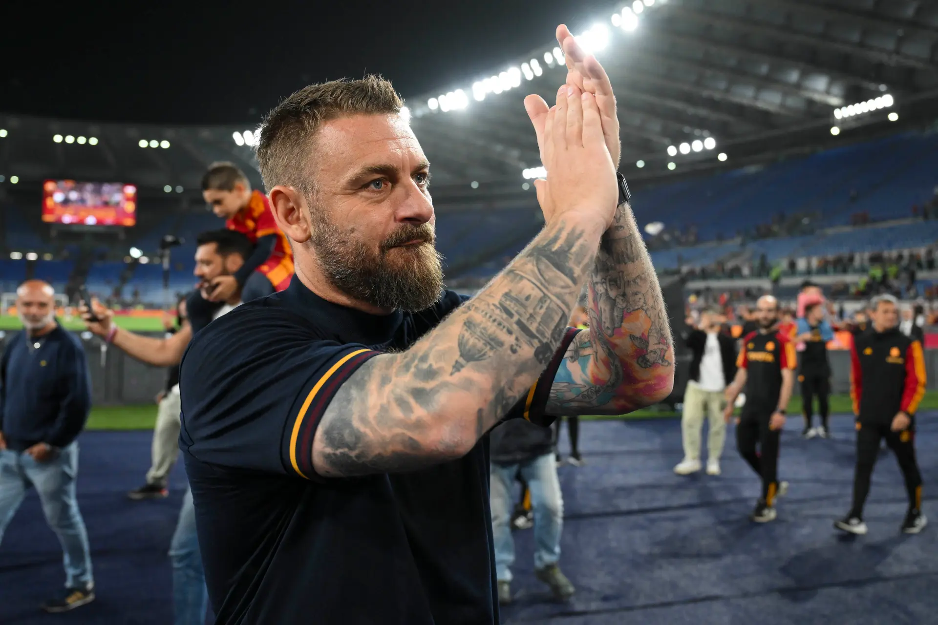 de rossi applausi roma genoa