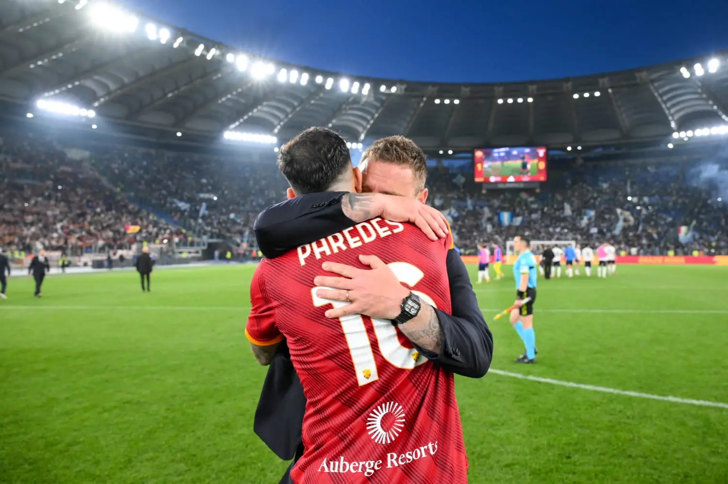 de rossi e paredes abbraccio derby