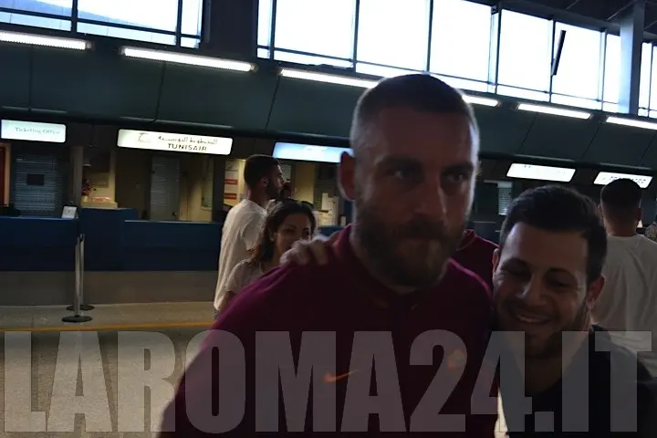 de rossi e tifoso partenaz usa 21072014