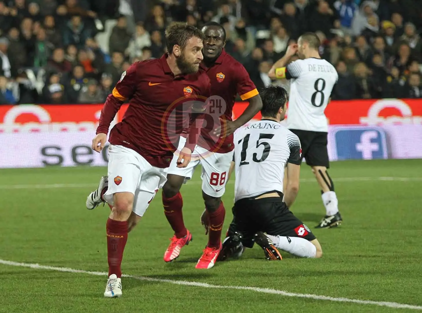 de rossi esultanza doumbia foto gino cesena roma 22032015