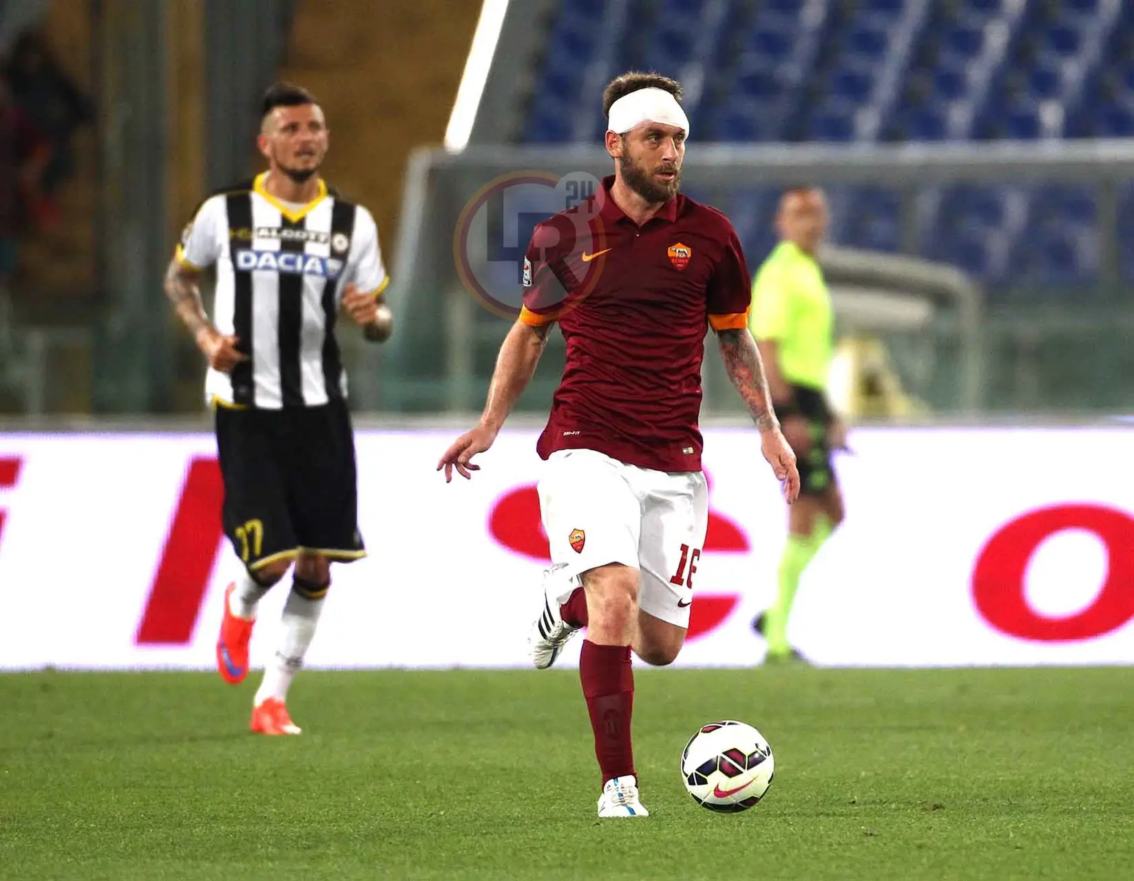 de rossi fasciatura testa capo palla al piede roma udinese 17052015